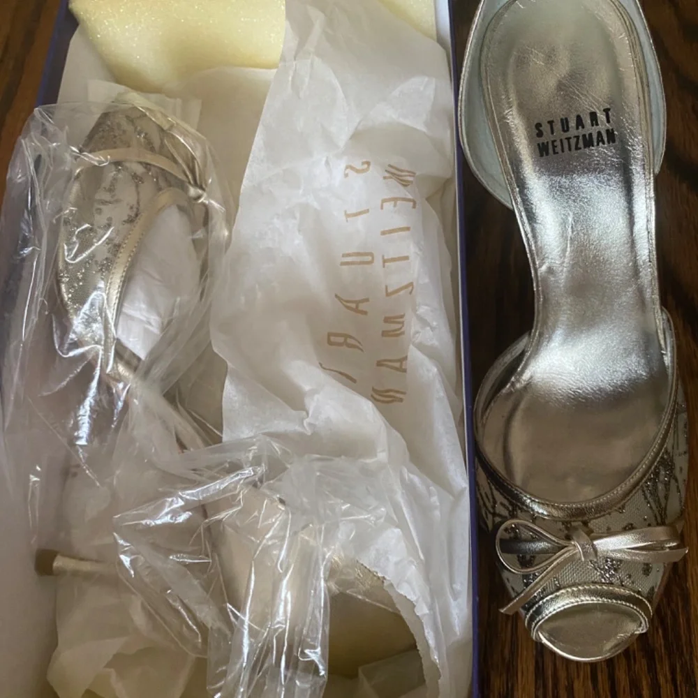 NEW Stuart Weitzman gold metallic dress shoes sandals heels 7.5 - Picture 3 of 7